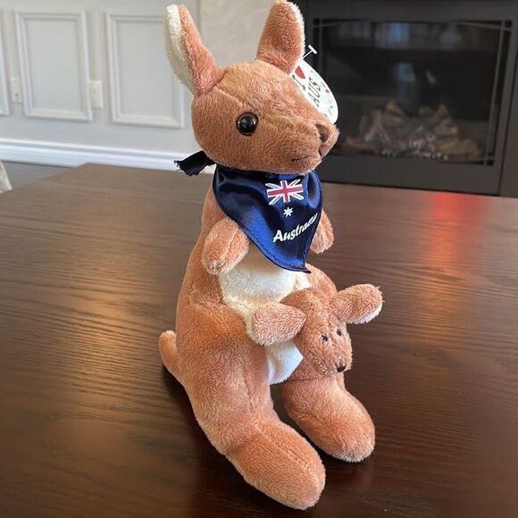 Australian Kangaroo and Platypus NWT Excellent Condition Souvenirs from Aus - Picture 2 of 15